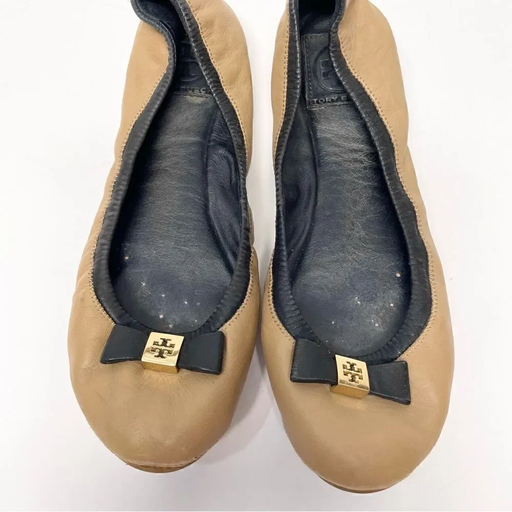 Tory Burch Eddie Logo Bow Two-Tone Ballerina Flat Clay Beige Size 8